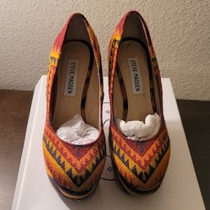 Steve Madden Pammyy Aztec Wedges